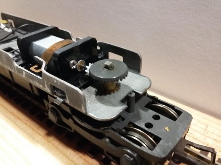 LOCOMOTIVE HO JOUEF Le Moteur Tourne Mais NEntraine Pas Les Roues EUR
